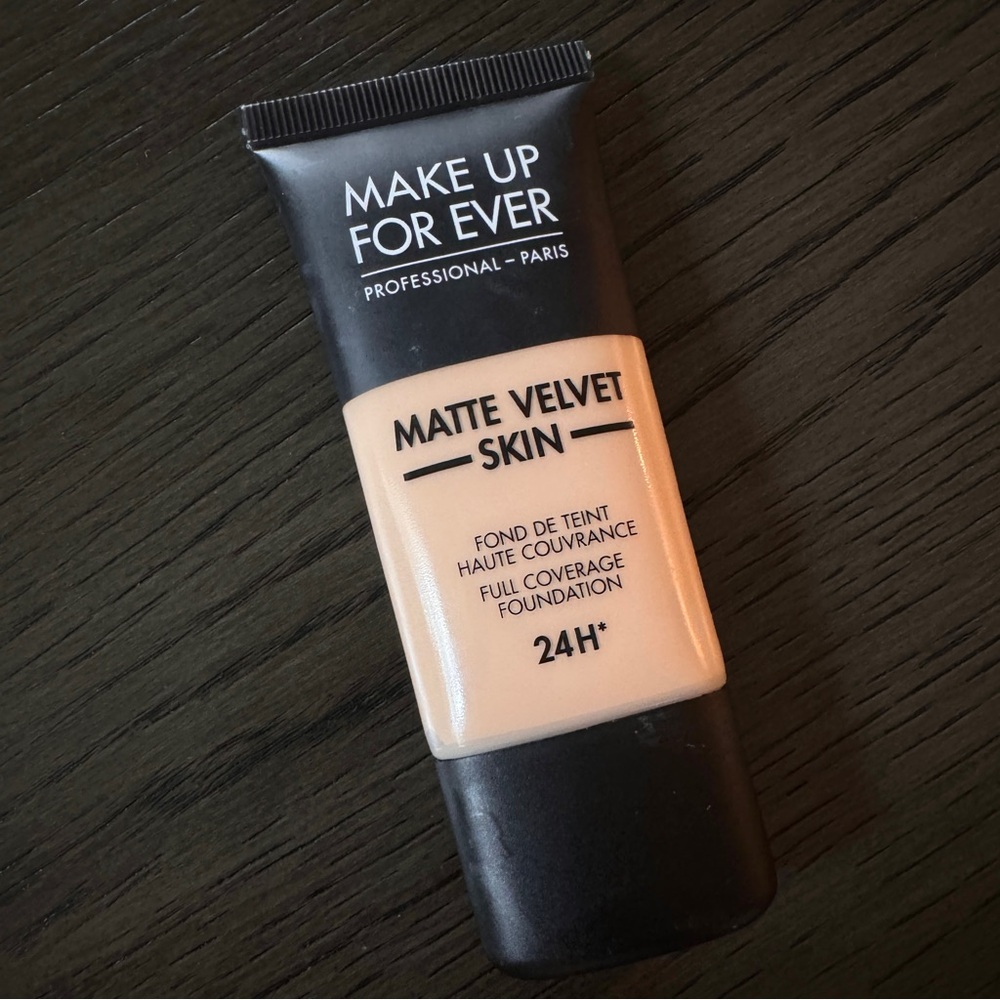 MakeUp Forever Matte Velvet Skin Full Coverage Foundation 24h Y215